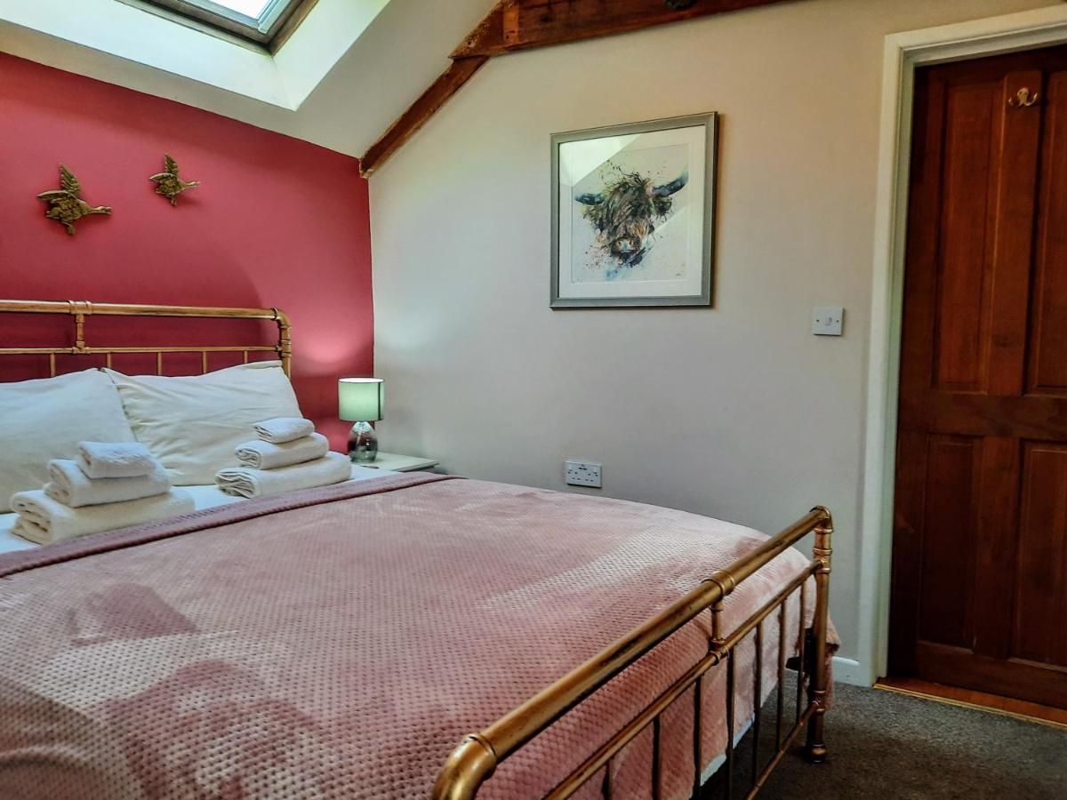 Cosy Barn On Rural Smallholding With Alpacas, Goats & Pigs Stithians Bagian luar foto