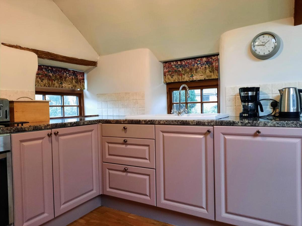 Cosy Barn On Rural Smallholding With Alpacas, Goats & Pigs Stithians Bagian luar foto