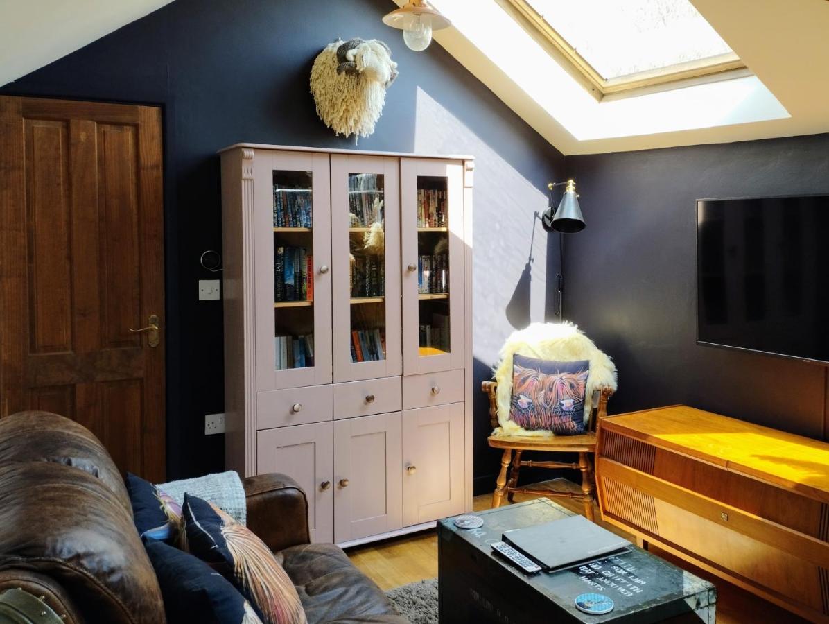 Cosy Barn On Rural Smallholding With Alpacas, Goats & Pigs Stithians Bagian luar foto